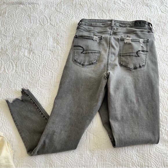 grey distressed american Eagle Super high-rise Jeggings - Picture 5 of 5